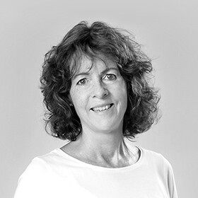 Porträt von Lydia Blau, erfahrener Coach und Programmdirektorin Personal Excellence an der Management School St.Gallen. 