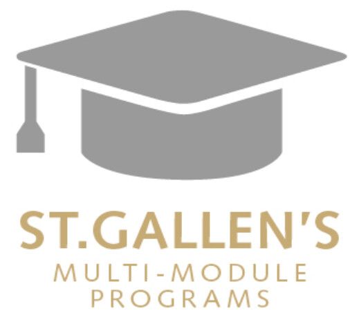 Logo of St.Gallen degrees featuring a gray mortarboard symbol and the inscription «St. Gallen's Multi-module Programs». Symbolizes successful training qualifications at the Management School St.Gallen.